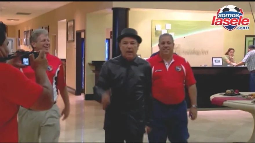 Visita de Rubén Blades a los jugadores de la Sele