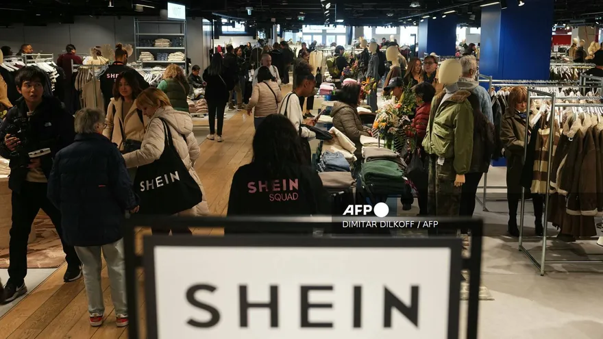 Usuarios en un bazar de Shein