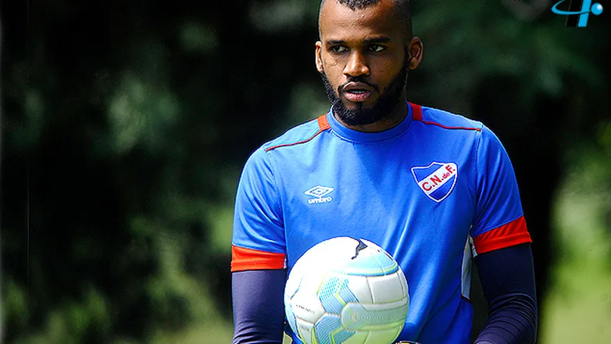 Luis "Manotas" Mejía, actualmente en el Nacional de Montevideo.