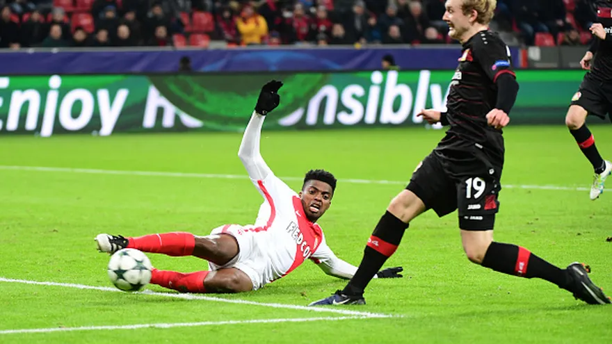 Bayer Leverkusen vence a Mónaco en duelo entre clasificados