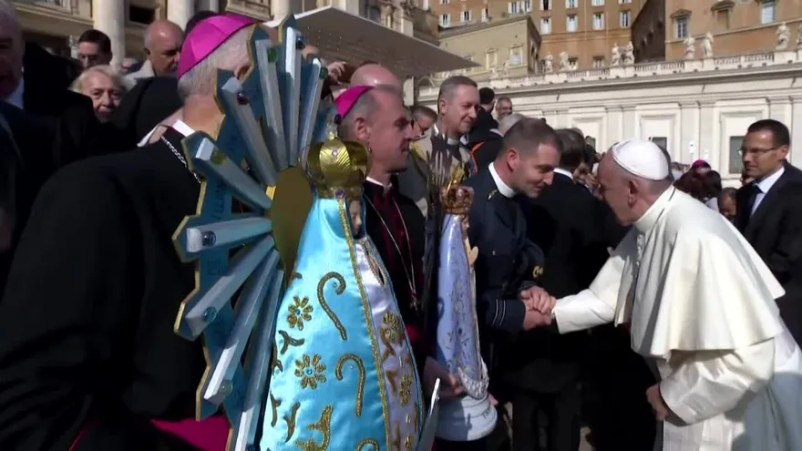 Papa bendijo intercambio de estatuas de la Virgen de Luján entre Reino Unido y Argentina