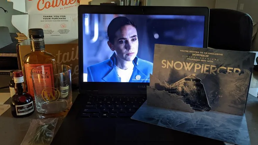 Fotografía del 13 de mayo de 2020 que muestra la invitación a un estreno virtual, en Los Ángeles (California).