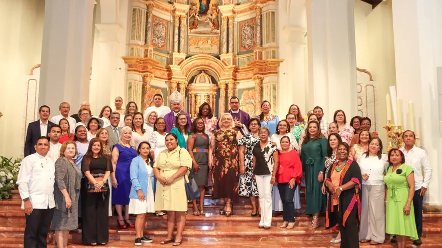 Misa para conmemorar el Día del Maestro.