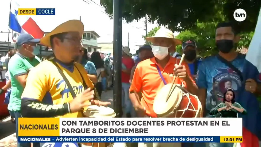 Con tamboritos manifestantes salen a protestar en Coclé