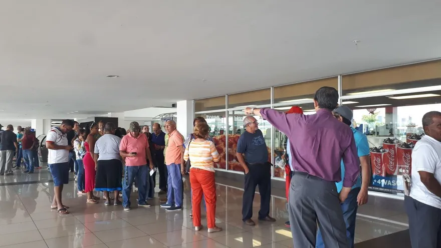 Jubilados y pensionados, inconformes por atrasos en el pago del Cepadem. Fotografía/ Zelideth Cortés