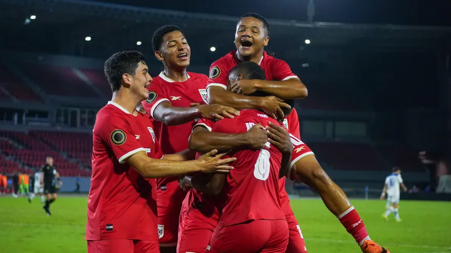 Jugadores de la Selección Sub-17 de Panamá celebran