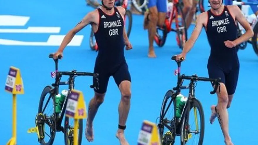 Hermanos británicos, oro y bronce en triatlón olímpico
