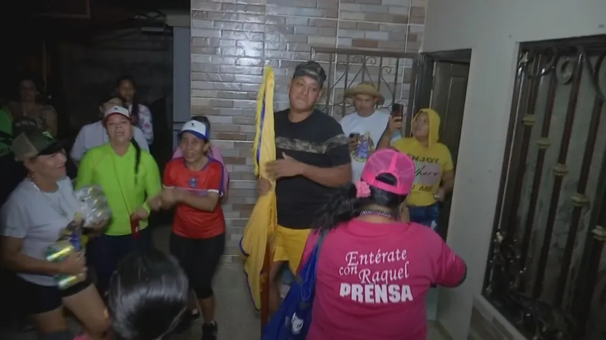 Abanderados en la Amanecida en Monagrillo