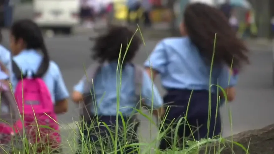 Piden a docentes estar pendientes de las mochilas escolares