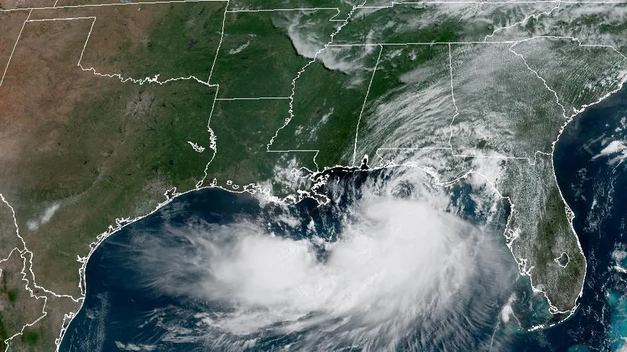 Tormenta tropical Bertha se fortalece y amenaza estados de EEUU