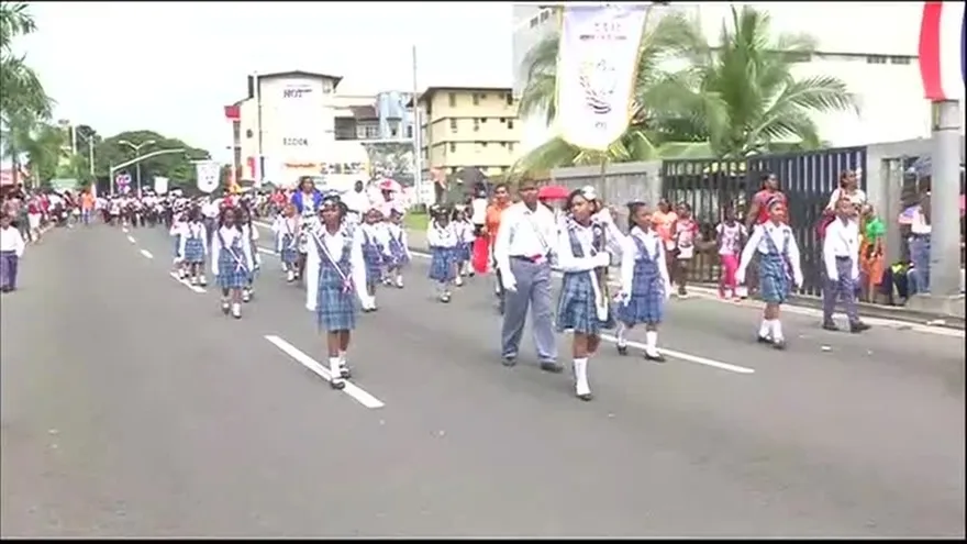 El interior del país se viste de Patria