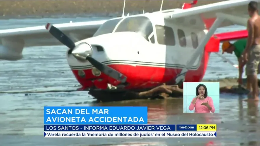 Extraen avioneta que cayó en las aguas de Guararé