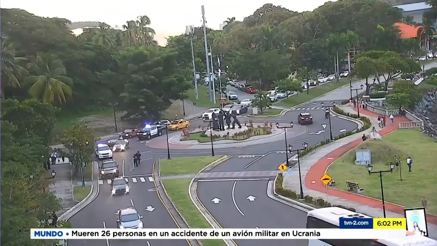 Multitudes en la calzada de Amador