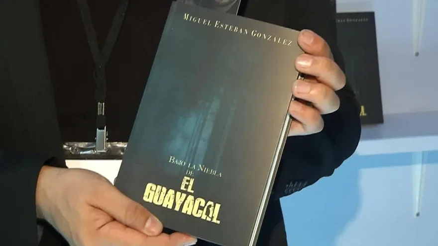 Miguel esteban presentará en la feria del libro su novela Bajo la niebla de El Guayacal