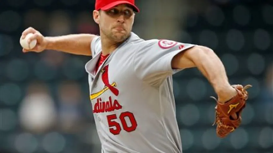 Wainwright llega a 10 triunfos con Cardenales