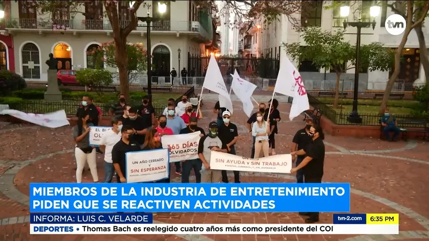 Miembros de la industria del entretenimiento protestan