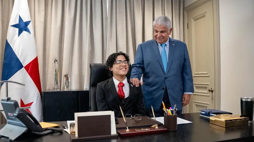 Roderick Agueldo asume simbólicamente la Presidencia de la República en celebración del Día del Estudiante