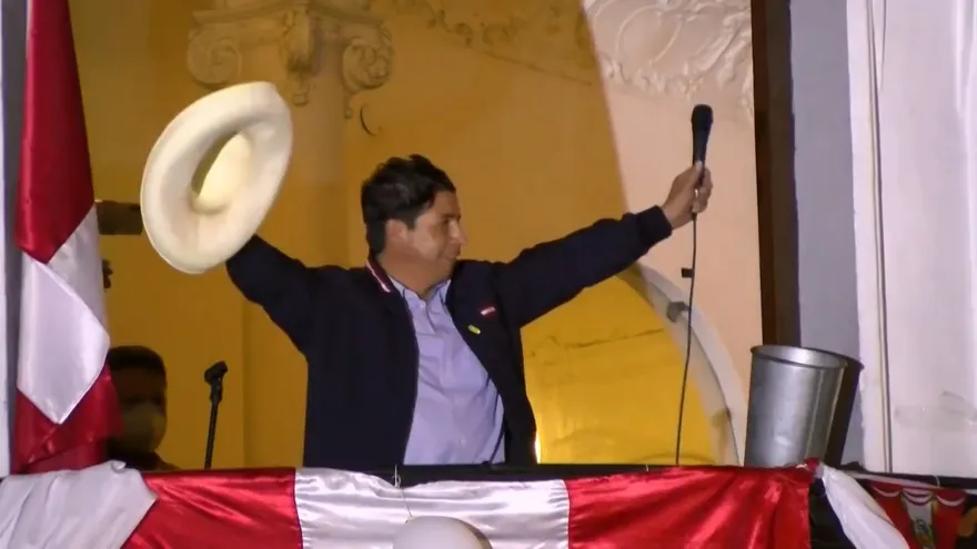 Castillo pide mesura tras ponerse por delante de Fujimori en escrutinio del balotaje de Perú