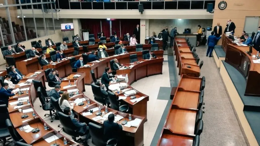 Proyecto que suspende el pago temporal de los servicios públicos pasa a tercer debate.