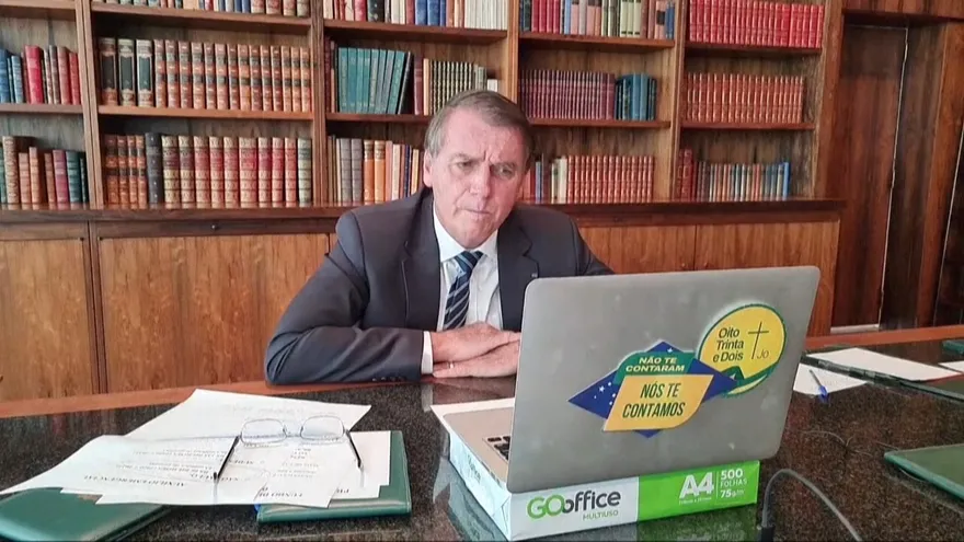 Bolsonaro minimiza ómicron en Brasil: "No ha matado a nadie"