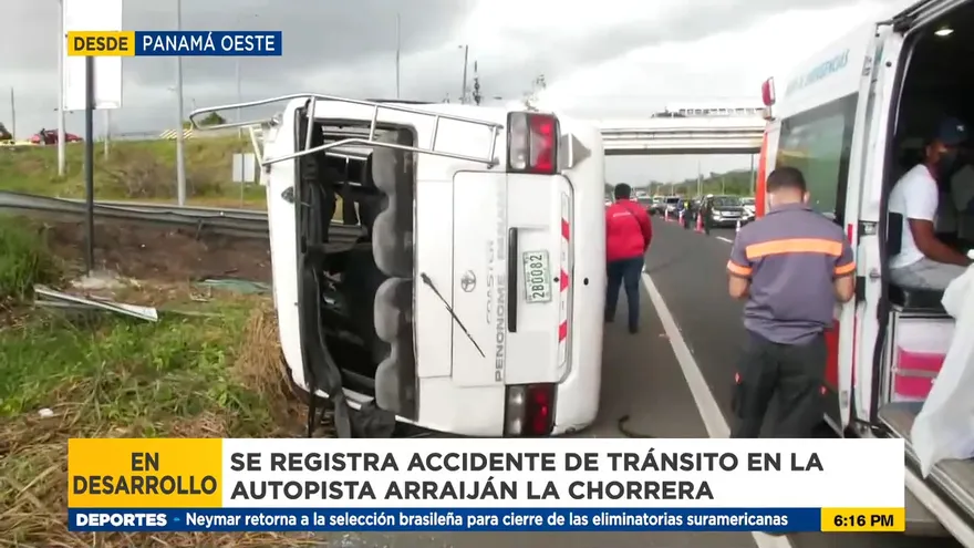Bus se accidenta en autopista Arraiján - La Chorrera
