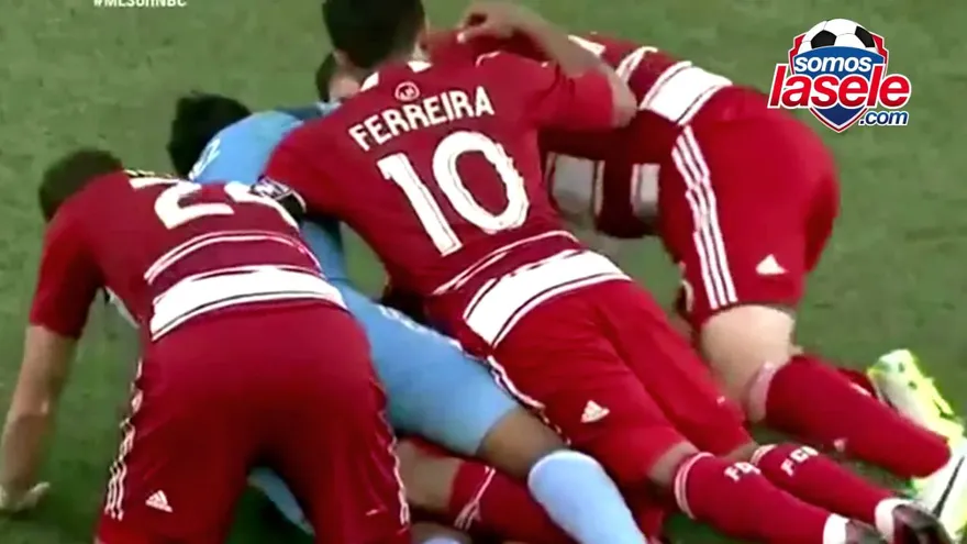 Aquí verás el gol de Blas Pérez en tiempo de reposición