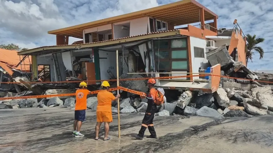 Fuertes oleajes provocan colapso de propiedad vacacional de playa Malibú en Chame