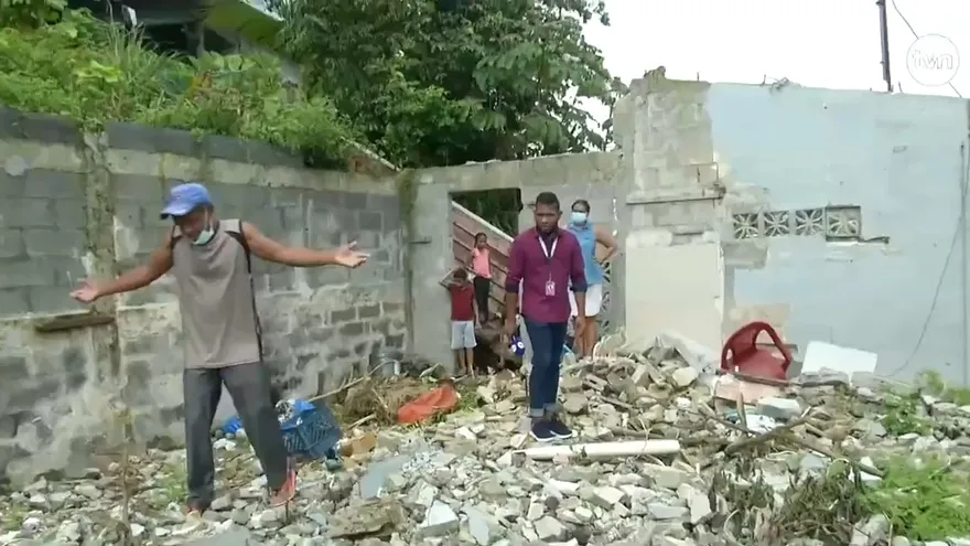 Familia pierde su casa en deslizamiento de tierra