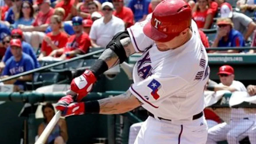 Hamilton conecta su 32do jonrón en triunfo de Texas