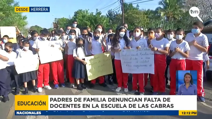 Comunidad educativa de Las Cabras en Pesé protestan