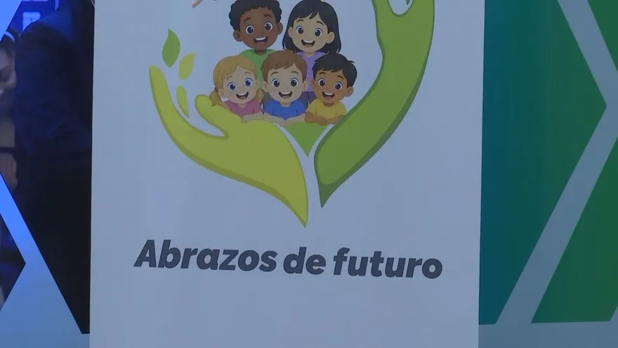 Entregan becas a menors en estado de vulnerabilidad