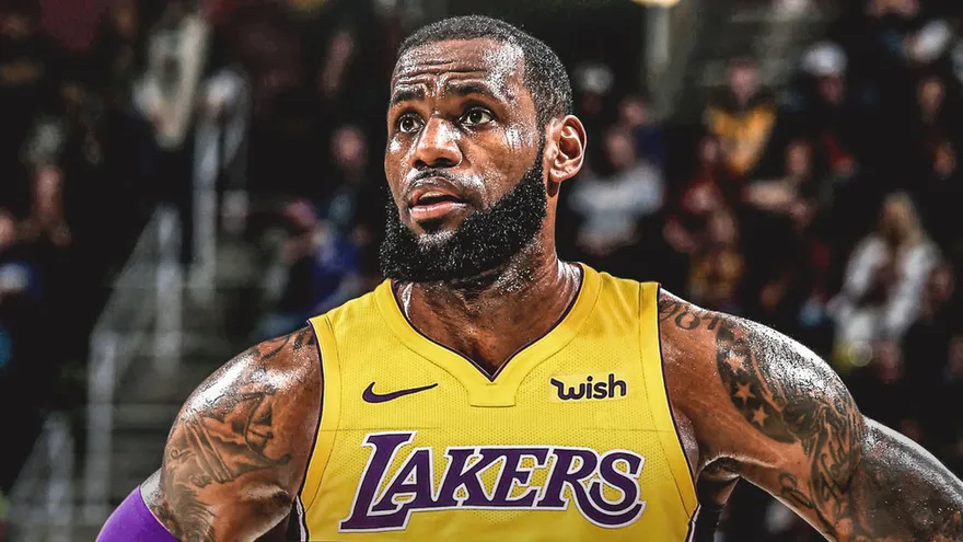 LeBron James ya lidera venta de camisetas por Internet con la nueva de Lakers