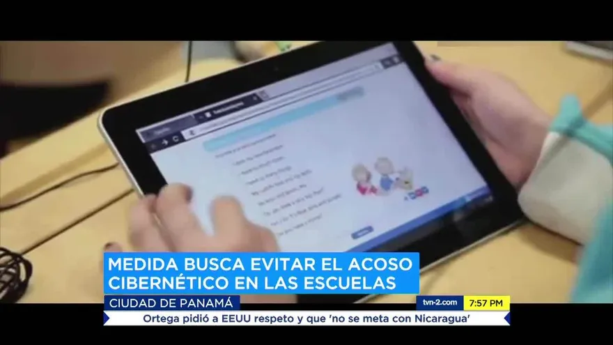 Francia prohíbe uso de celulares en las escuelas