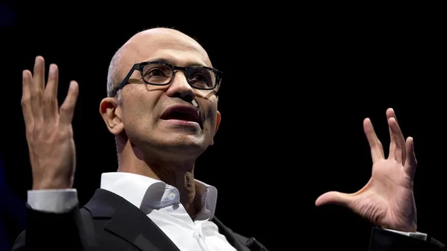 El director ejecutivo de Microsoft, Satya Nadella, quien dijo que la compañía que dirige se ha convertido en una "plataforma proveedora para que otros puedan construir cosas".