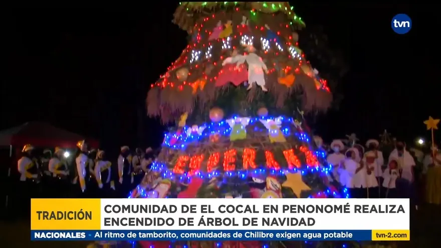 Una comunidad en Penonomé realiza encendido de Navidad con material reciclable