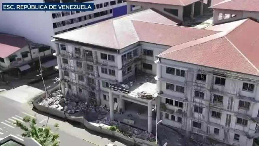 Construcción de la escuela República de Venezuela.