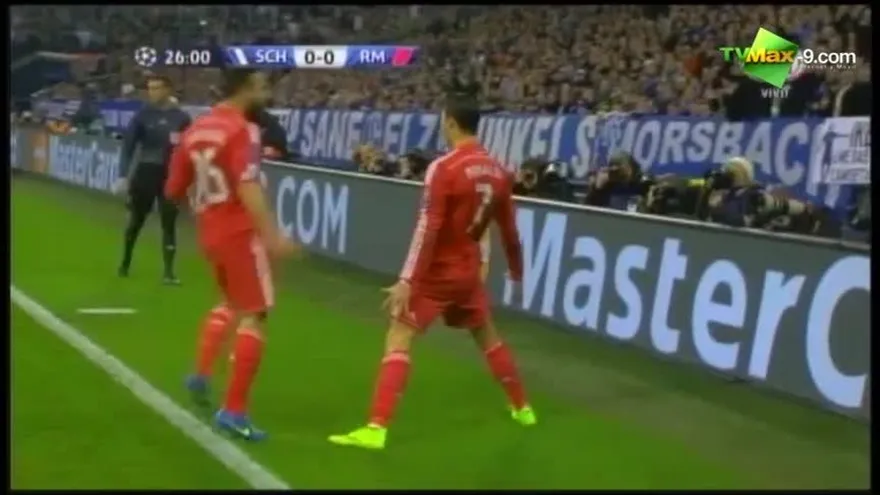 Gol de CR7 / Schalke 0 - 1 Real Madrid / Medio Tiempo
