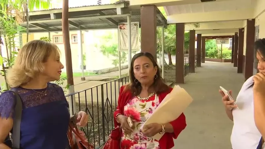 Directora del colegio JD Moscote evita dar declaraciones