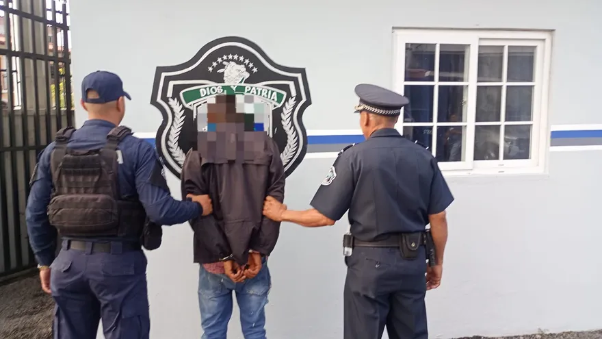 El sospechoso fue capturado mientras se desplazaba en un bus de la ruta El Copé–Panamá.