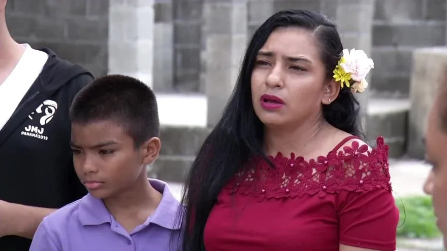 Pintan corazón azul en honor a niño atropellado