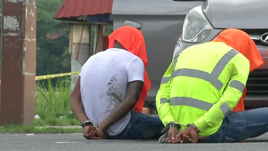 Cinco detenidos por robar la planilla de una empresa en Colón