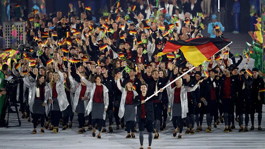 Delegaciones siguen desfilando en el Maracaná