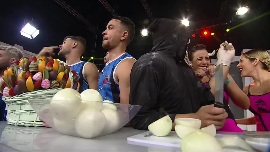 ¡Comer cebolla vs Comer fresas con chocolate! ¡Así fueron los premios y castigos de hoy!