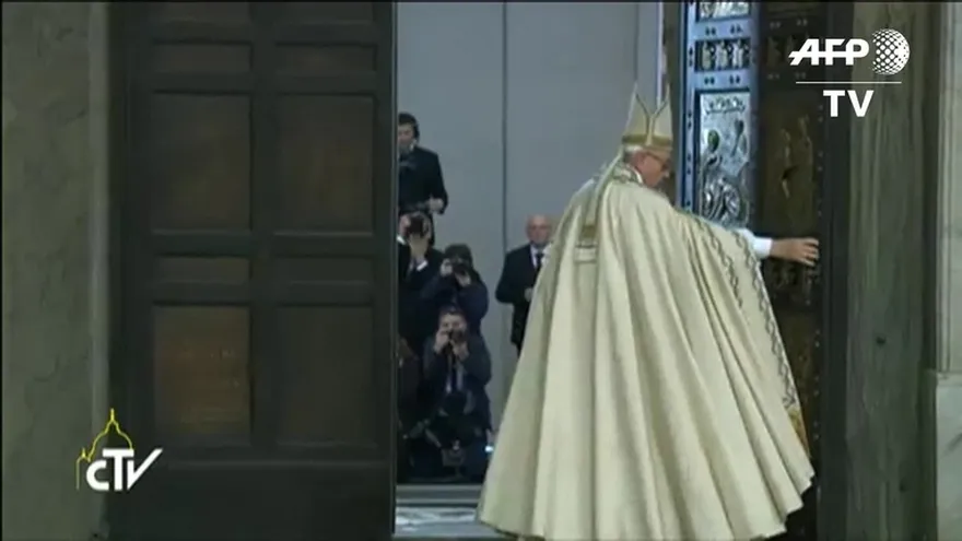 Absolución del aborto seguirá en manos de curas, dice el Papa