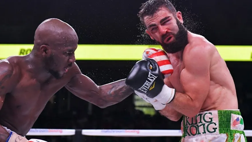 Tevin Farmer derrotó por decisión unánime en una emocionante batalla al irlandés Jono Carroll.