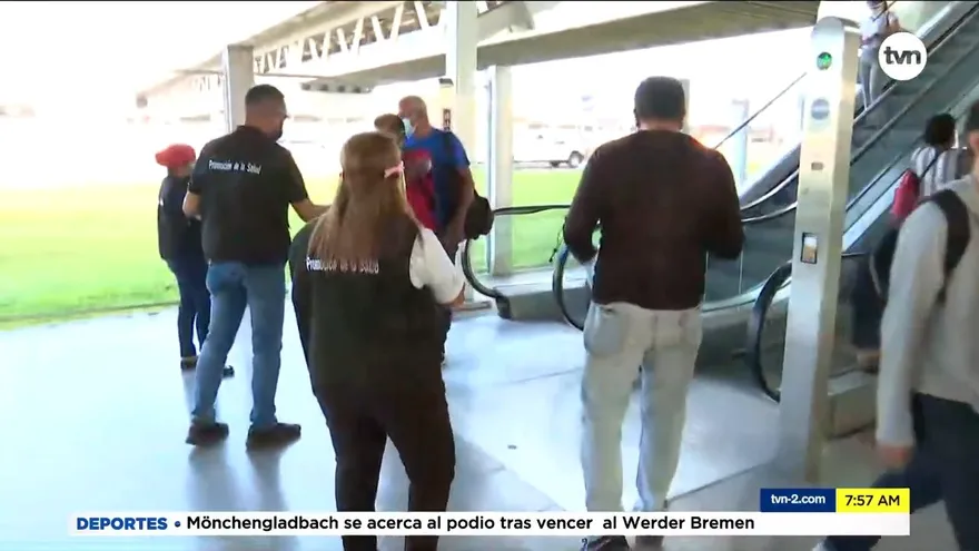 Reparten pantallas faciales para reducir el contagio de COVID-19