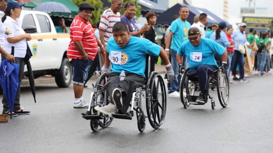 Con la participación de 125 atletas se realizó la 14ta. Carrera Sobre Sillas de Ruedas