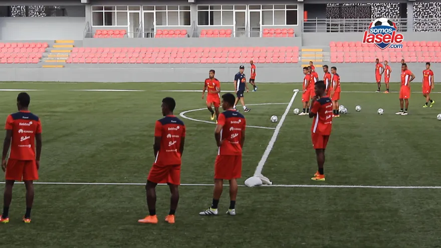 "Bolillo" Gómez, una vez más formó el mismo once inicial que podría jugar contra los chapines