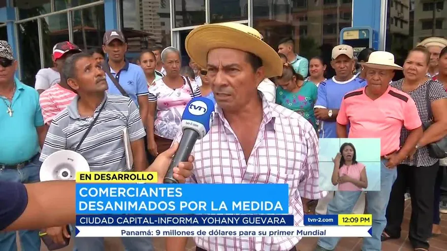 Protestan en sede del Idaan por falta de agua