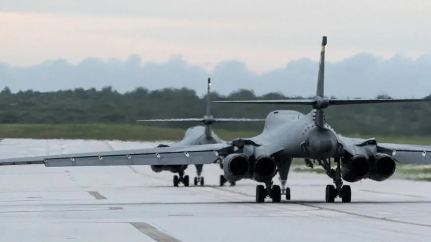 Bombarderos de EEUU sobrevolaron península coreana